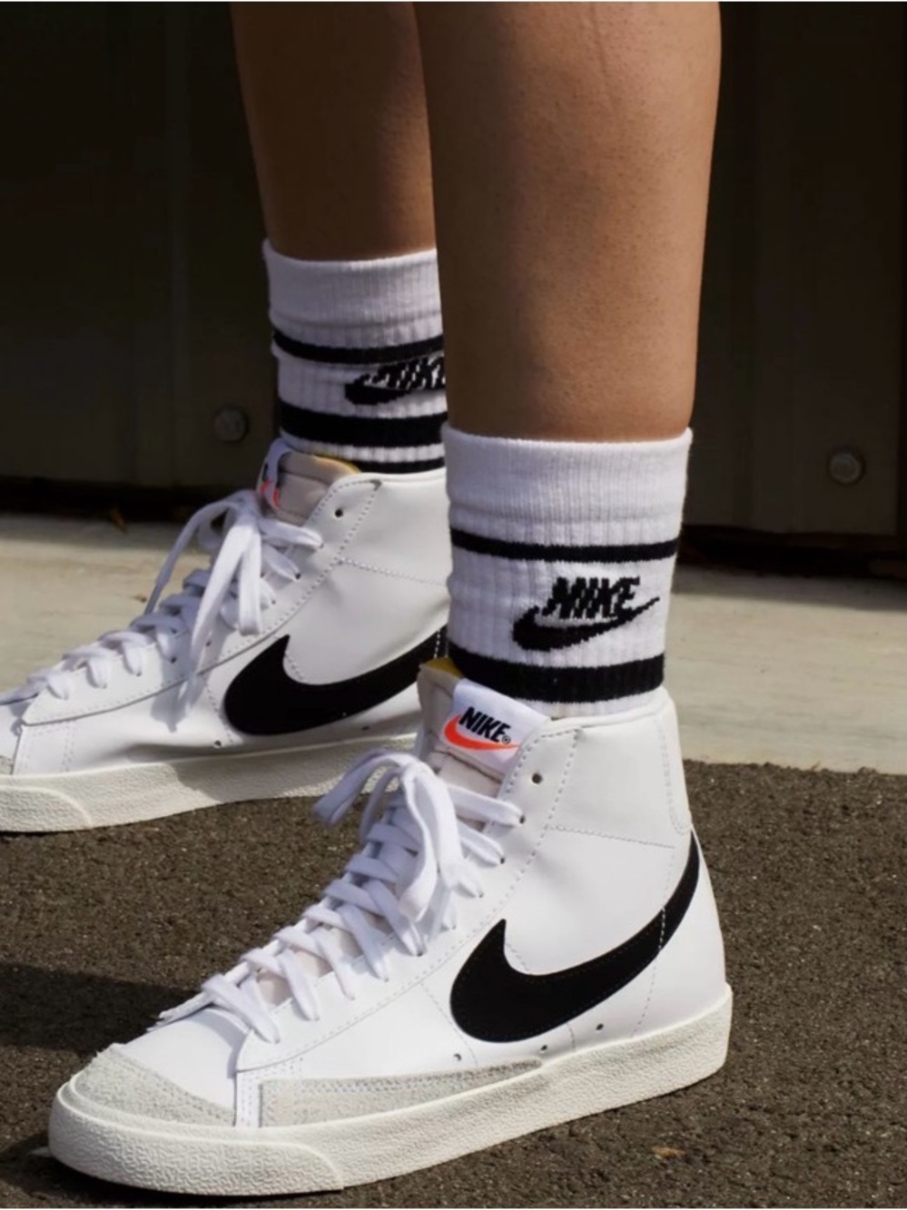 Nike Women's Blazer Mid 77 Shoes